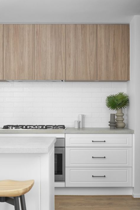 Coastal Kitchen Splashback, Kitchen White Splashback, White Tile Splashback Kitchen, White Splashback Kitchen, White Splashback Tiles, Kitchen Splashback Ideas Tiles, Subway Splashback, Caesarstone Primordia, White Tile Splashback