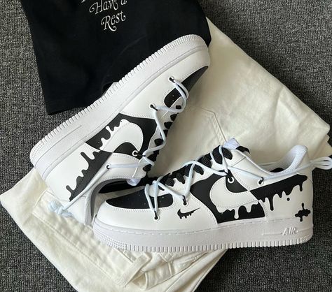 custom hand painted Nike air force 1. Older kids size uk1 --uk5.5  ￡158 Adults size uk2.5-uk12  ￡198 -100% Authentic & brand new in box; - Each pair is personally handmade, and painting with premium leather paint and topped with a finisher for extra protection; - Please ensure that you double check your size before ordering.  - For customized designs, feel free to leave us a message, We are willing to have your ideas done; Simple Custom Air Force 1, Air Force 1 Design Ideas, Shoe Customization Ideas, Custom Shoes Ideas, Painting Shoes Idea, Hand Painted Air Force 1, Painted Nike Air Force, Air Force Custom, Trendy Trainers