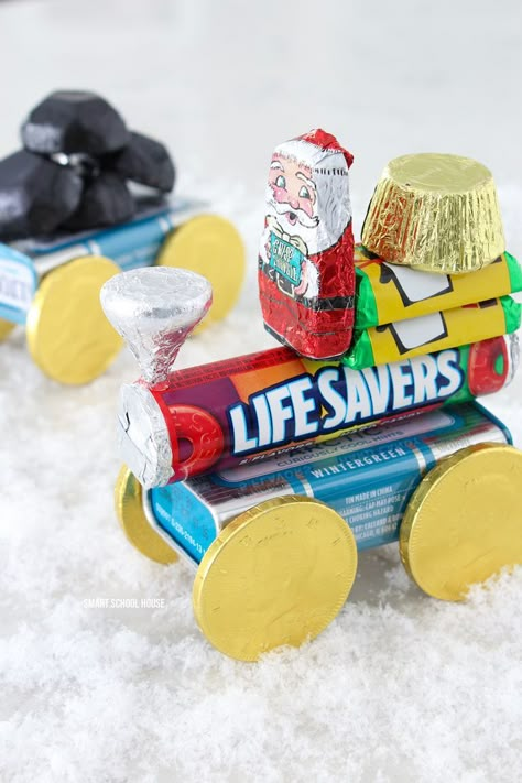 How to make a Candy train for Christmas. ADORABLE! Chocolate, life savers, and an altoids tin. The best is the candy coal caboose! Candy Train, Christmas Candy Gifts, Altoids Tin, Candy Crafts, Candy Bar Wrappers, Candy Bars, Bar Wrappers, Christmas Goodies, Mason Jar Diy