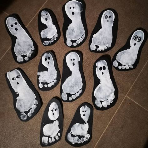 Baby Feet Painting Ideas Halloween, Witch Footprint Craft, Ghost Feet Painting, Trick Or Treat Smell My Feet Craft, Trick Or Treat Smell My Feet Craft Baby, Ghost Crafts, Ghosts Halloween, Baby Footprints, Toddler Play