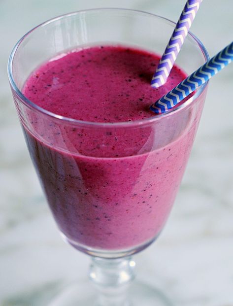 Berry, Banana & Pomegranate Smoothie - Once Upon a Chef Pomegranate Smoothie, Once Upon A Chef, Kefir Recipes, Berry Smoothie Recipe, Easy Brunch Recipes, Pineapple Smoothie, Healthy Drinks Recipes, Strawberry Smoothie, Berry Smoothie