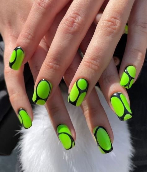 Stiletto Nails Natural, Bright Green Nails, Lol Nails, Arcane Nails, Halloween Nails Diy, Hard Nails, Gel Nails Diy, Green Nail, Dope Nail Designs