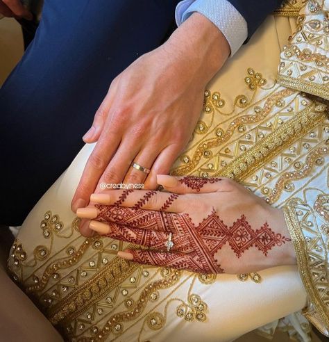 Henna Moroccan Style, Latest Finger Mehndi Designs, Bride Henna, Wedding Henna Designs, Engagement Henna, Moroccan Henna, Red Henna, Henna Nails, Henna Stain