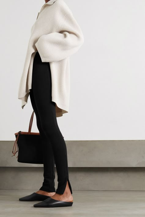 Winteroutfits Chic, Minimalist Moda, Black And White Outfit, Black Leggings Outfit, Legging Outfits, Work Fits, Looks Street Style, Mode Inspo, Work Style