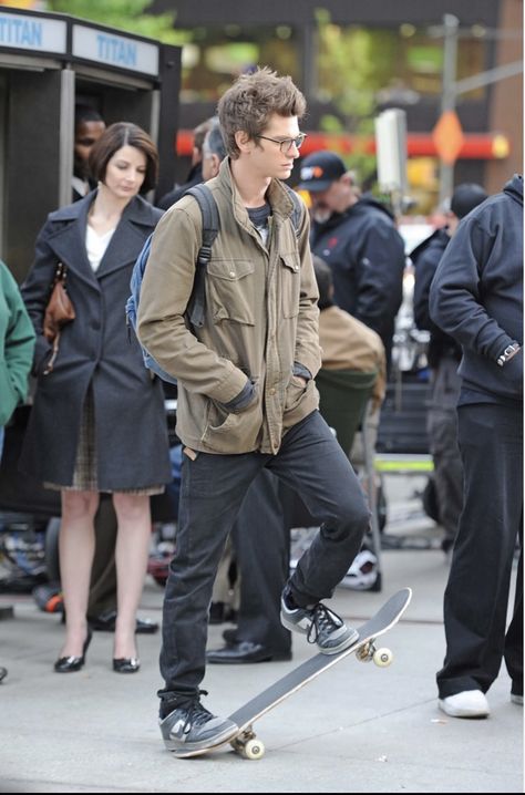 Andrew Garfield Skateboard, Garfield Skateboard, Peter Parker Spiderman, Academy Award Winners, Andrew Garfield, Men Style Tips, Amazing Spiderman, Blake Lively, Beautiful Person