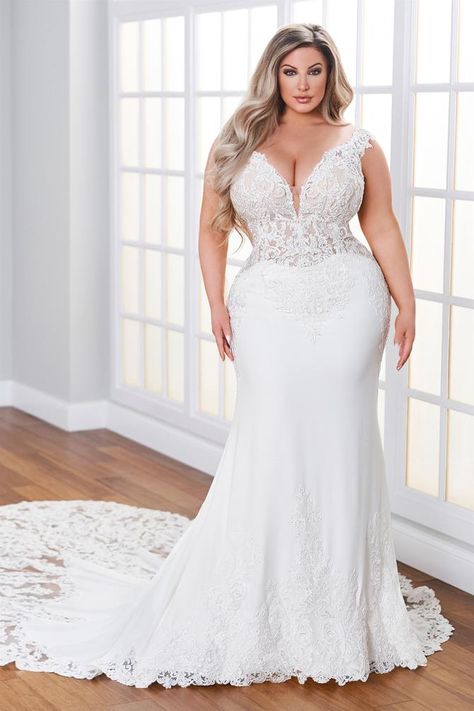 Plus Size Bridal Gown, Wedding Haul, Plus Size Wedding Gown, Detachable Train Wedding Dress, Plus Size Bridal Dresses, Fit And Flare Gown, Martin Thornburg, Plus Wedding Dresses, Plus Size Wedding Gowns