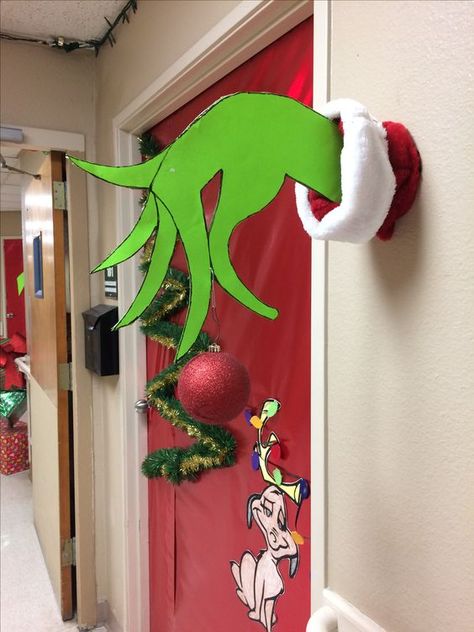 Christmas Decor Ideas Diy Grinch, Grinch Decor Diy, Grinch Christmas Decorations Whoville, The Grinch Christmas Decorations Diy, Grinchmas Decorations Diy, Diy Grinch Decorations, Grinch Door, Christmas Cubicle Decorations, Grinch Decorations