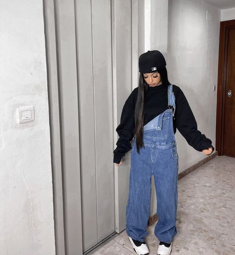 Overalls Outfit Baddie, Winter Hip Hop Outfits, Cholas Outfit Fashion, Classy Short Dresses, Mode Zara, Everyday Casual Outfits, Overalls Outfit, Fasion Outfits, Winter Fashion Outfits Casual