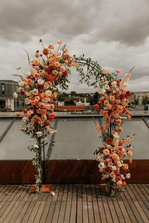 Metal Balloon Arch, Foundry Wedding, Square Backdrop, Balloon Arch Stand, Wedding Arch Ideas, Fall Ceremony, Fall Wedding Arches, Fall Wedding Ceremony, Arch Ideas