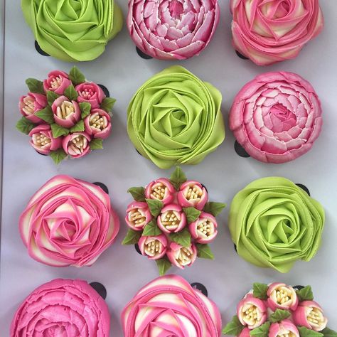 Pink And Green Cupcakes, Pink N Green, Tropical Cupcakes, Green Cupcakes, Hot Pink Flowers, Flower Cupcakes, 18th Birthday, Green Flowers, Love A