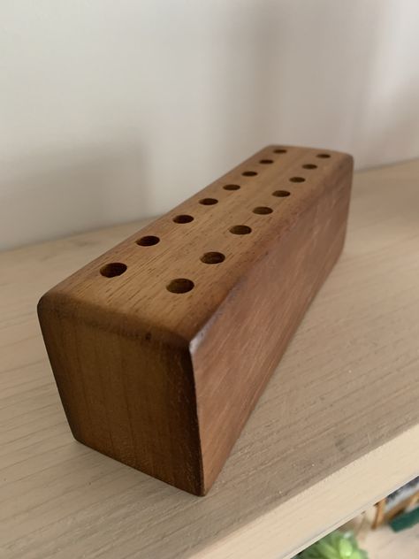 Pencil holder made from off cut from wood stock with satin finish Diy Wood Pencil Holder, Wood Pencil Holder For Desk, Wood Pen Holder For Desk, Wooden Pencil Holder, Wood Pen Holder, Wood Pencil Holder, Diy Pen, Crayon Holder, Pen Stand