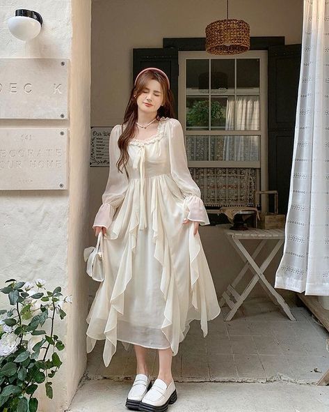 Dress Korean Style Hijab Lebaran, Fairy Dress Hijab, Dress Vintage Hijab, Dress Korean Style Hijab, Aesthetic Outfits Modest, White Dress Aesthetic, Prom Dress Inspo, Frock For Women, Clueless Outfits