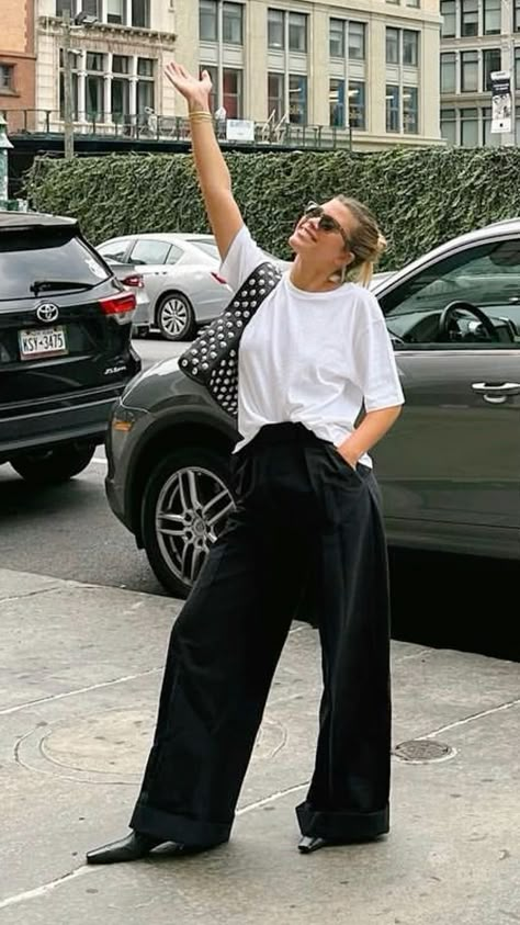 Sofia Richie Instagram, Sophia Richie Outfits, Sophia Richie Style, Rome Outfits, Sophia Richie, Casual Summer Pants, Sofia Richie, Star Style, Celebrity Outfits