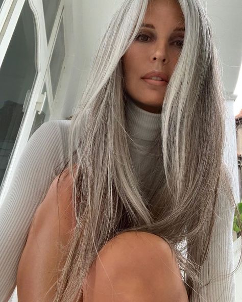 Annika Von Holdt, Long Grey Hair, Mode Over 50, Grey Hair Wig, Silver Haired Beauties, Rambut Brunette, Gorgeous Gray Hair, Grey Hair Inspiration, Beautiful Gray Hair