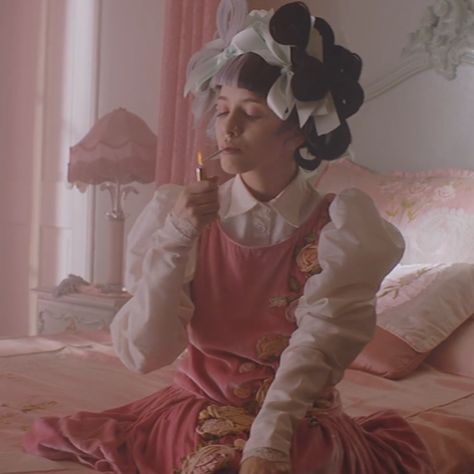 Mad hatter definitely snatched every other music video in the entire world #madhatter #crybaby #melaniemartinez Mad Hatter Outfit, Melanie Martinez Mad Hatter, Mad Hatter Melanie, Melanie Martinez Music, Melanie Martinez Merch, Melanie Martinez Photography, Best Music Artists, Doll Vintage, Favorite Artist