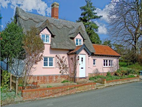 Suffolk Cottage, British Cottage, English Country Cottages, Suffolk England, Fairytale Cottage, Storybook Cottage, Cottage Style Homes, English Cottage Garden, Thatched Cottage