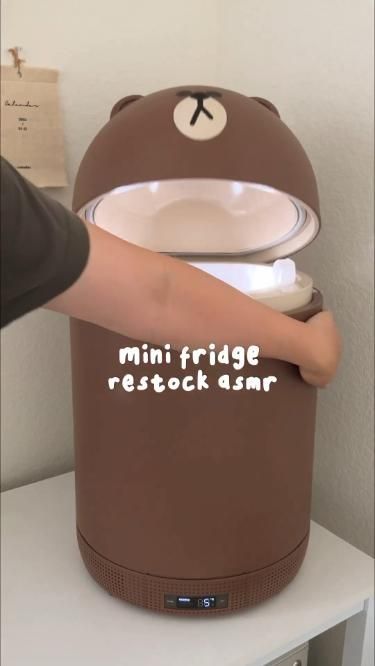 Mini Fridge Restock, Mini Fridge In Bedroom Aesthetic, Bear Fridge, Mini Fridge In Bedroom, Bedroom Layouts For Small Rooms, Fridge Restock, Mini Appliances, Reka Bentuk Bilik Tidur, Cute Stationary School Supplies