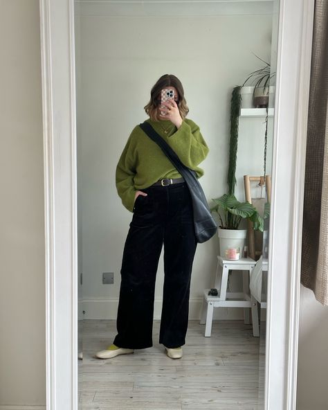 Cord Trousers Outfit, Casual Spring Outfit, Trousers Outfit, Cord Trousers, Trouser Outfit, Casual Spring, Spring Outfits Casual, Wide Leg Trousers, Spring Outfit