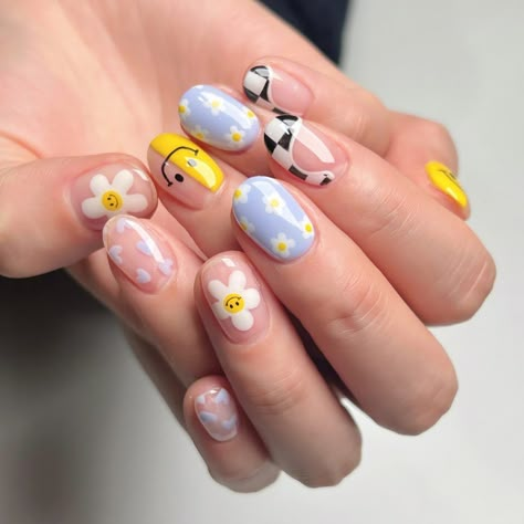 Cute Short Nail Design Ideas, Short Nail Nail Art, Nail Art Designs Summer 2024 Simple, Nail Art Inspo Simple, Fun Short Nail Designs, Short Fun Nails, Easy Cute Nail Designs, Cute Summer Nails Simple, Cute Kawaii Nails