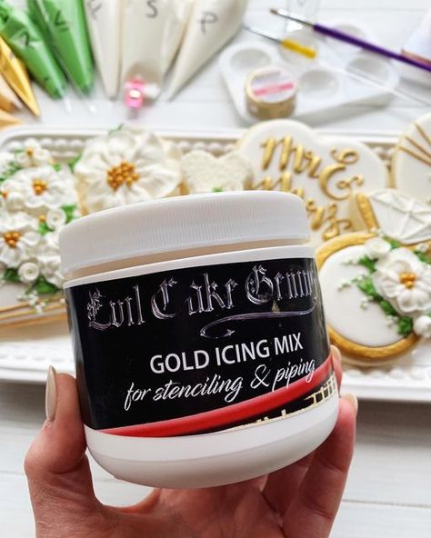 Laura's Cookie Studio on Instagram: "I’ll be demonstrating how to make and use this @evilcakegenius Gold Royal Icing mix during my Live Virtual “Here Comes the Bride” Cookie Class tomorrow 6/26/21 12pm CST. I’m obsessed with it - saves so much time 😉. I’ll also show you how to paint with gold luster dust. Can't make the live class, no worries, it will be recorded and a link to watch the playback will be sent on 6/27. You will be able to watch this as many times as you like. Link in my Pro Gold Royal Icing, Bride Cookies, Cookie Gram, Gold Luster Dust, Luster Dust, My Live, Iced Cookies, Wedding Cookies, Icing Cookies