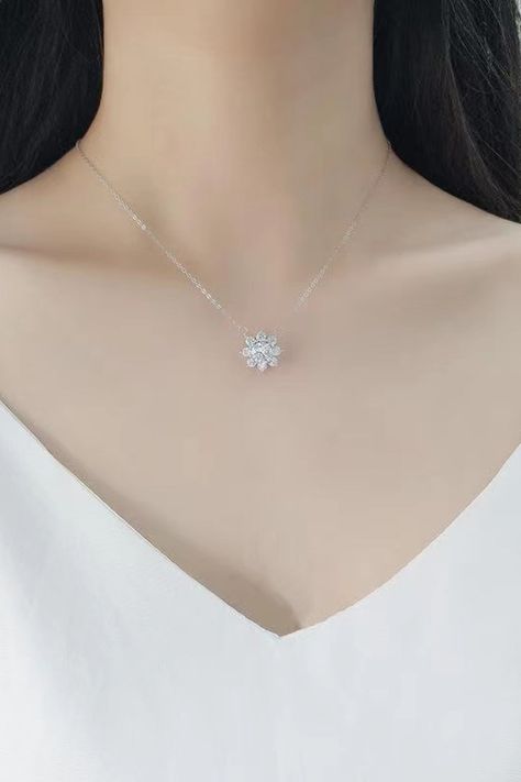 Experience timeless beauty with 1 Carat Moissanite Floral Pendant Necklace. ✨A touch of elegance at LOVCIA. 💎 Discover more at https://lovcia.com #Lovcia #LovciaJewelry #GiftsForWomen #Necklaces #NecklacesForWomen #Women'sNecklaces #PersonalStyle #JewelryForWomen #JewelryForGirls #GiftForHer #GiftForLove #SterlingSilverNecklaces #TimelessElegance #LOVCIAShine #925SterlingSilver Stones Craft, Floral Pendant Necklace, Picture Style, Flatlay Styling, Platinum Jewelry, 2025 Vision, Mismatched Earrings, Floral Pendant, Moissanite Jewelry