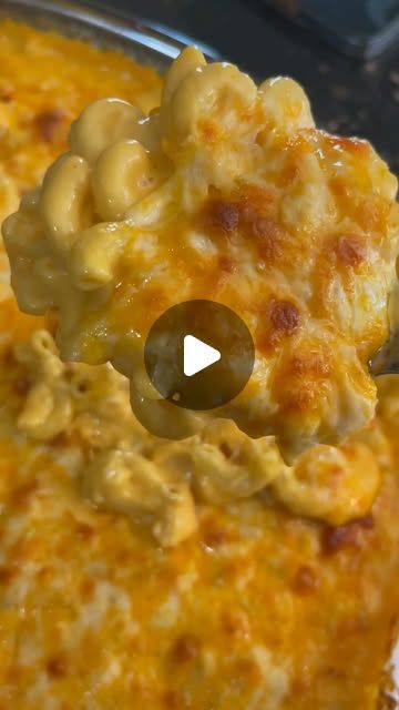 MamaintheKitchen | If you’re looking for the perfect mac and cheese for your Thanksgiving dinner, this is the one! #macandcheese #thanksgiving... | Instagram Mac And Cheese Dishes, Macaroni Dishes, Potato Meals, Stuffing Gravy, Pasta Noodles Recipes, Mac And Cheese Recipe Soul Food, Starchy Sides, Thanksgiving Menu Ideas Traditional, Cozy Food