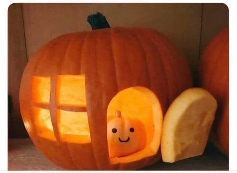 Funny Pumkin Carvings, Funny Halloween Pumpkins, Creative Pumpkin Carving Ideas, Pumkin Ideas, Painted Pumpkin Ideas, Halloween Pumpkin Crafts, Jack Skellington Pumpkin, Cute Pumpkin Carving, Pumkin Carving