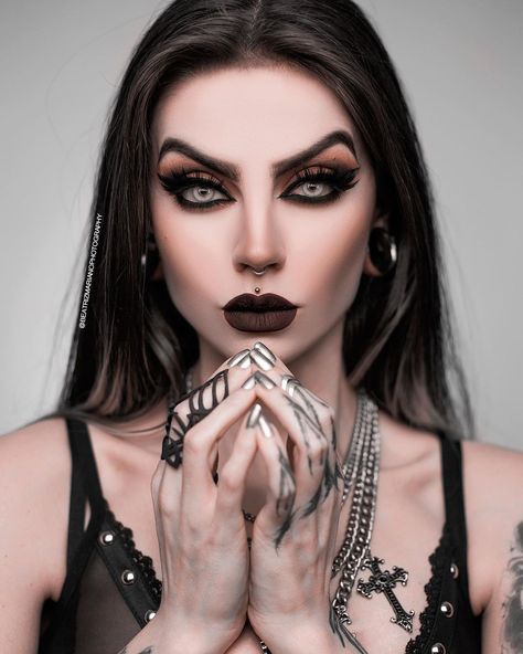 Beatriz Mariano on Instagram: “I want to know... What are your favorite @rogueandwolf rings? I love that their “Arachne’s Fate” totally matches my finger tattoos! 🖤 •…” Vampire Beauty, Beatriz Mariano, Orb Of Light, Moon Palette, Epic Ink Liner, Polar Lights, Drag Queen Makeup, Vampire Makeup, Book Cover Artwork