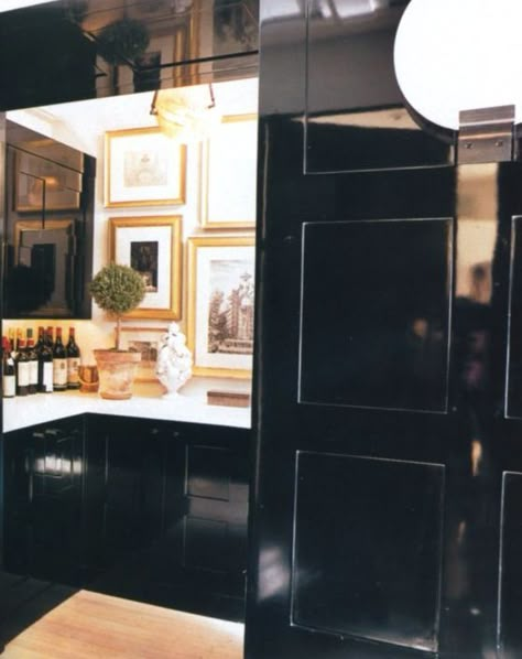 Best black bar ever Lacquered Walls, Cabinets Design, Black Rooms, Framed Pictures, Wet Bars, Bachelor Pad, Butler's Pantry, Black Cabinets, Black Lacquer