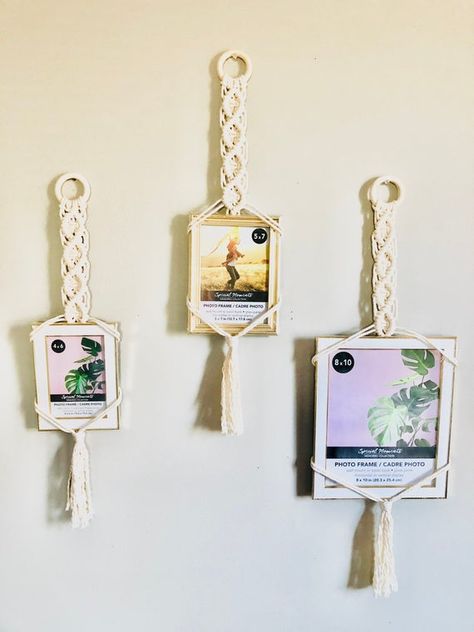 Boho Picture Frame, Macrame Furniture, Makramee Diy, Diy Photo Frames, Boho Frame, Mini Macrame, Hanging Picture Frames, Macrame Wall Art, Hanging Frames