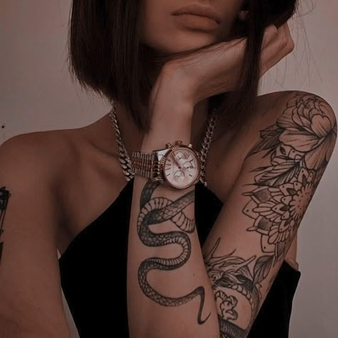 Tatooed Woman Aesthetic, Dark Femme Tattoo, Tattoed Women Aesthetic, Bad Girl Tattoo, Aesthetic Tattoo, Snake Tattoo, Spiritual Meaning, Dope Tattoos, Piercing Tattoo