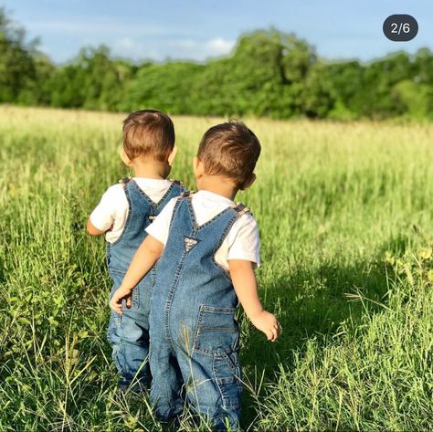 twin outfits Twin Baby Boys Aesthetic, Twins Boys Aesthetic, Twin Boys Aesthetic, Identical Twins Boys, Twin Photoshoot Ideas, Twin Boy Outfits, Twin Aesthetic, Twins Aesthetic, Archers Voice