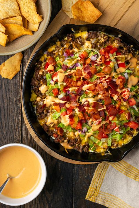 Burger Dip, Best Burger Sauce, Bacon Cheeseburger Dip, Cheeseburger Dip, Party Dip Recipes, Party Dip, Football Party Food, Homemade Burgers, Burger Sauce