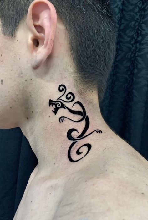 Draken Dragon Tattoo, Neck Tattoo Anime, Mikey Tattoos Tokyo Revengers, Neck Dragon Tattoo, Bonten Tattoo, Anime Neck Tattoo, Tokyo Revengers Tattoo Ideas, Dragon Neck Tattoo, Tokyo Revengers Tattoo