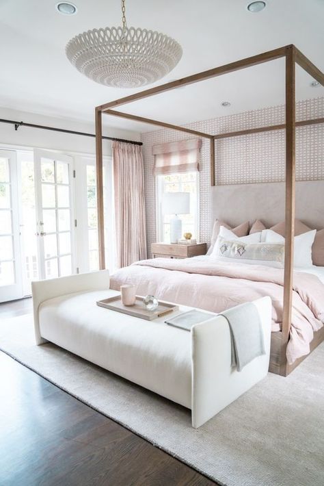 Neutral blush bedroom with canopy bed -Jasmine Tookes Los Angeles Home Blush Bedroom, Zimmer Diy, Decor Ikea, Light Ideas, Modern Bedroom Design, Canopy Bed, Master Bedrooms Decor, Decor Minimalist, Modern Bed