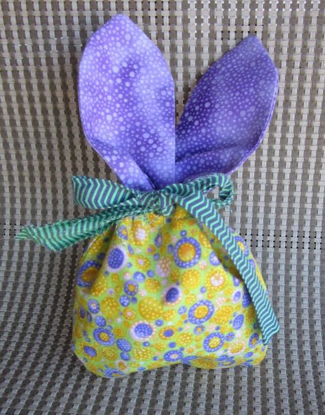 Bunny Ear Bag Bunny Ear Bags Free Pattern, Bunny Ear Treat Bags, Bunny Ear Basket Sewing Template, Bunny Bag Pattern Free, Easter Bunny Treat Bags Diy, Easter Bags To Sew, Bunny Bags For Easter, Bunny Bag Pattern, Bunny Treat Bags