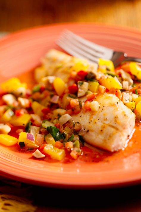 What to serve with tilapia Medifast Recipes, Healthy Pregnancy Food, Watermelon Salsa, Baked Tilapia, Tilapia Recipes, Lean And Green Meals, Fish Dinner, Pregnancy Food, Fish Fillet