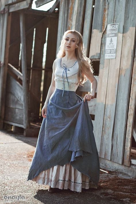 Old Western Outfits Women, Dolores Cosplay, Wild West Outfits, Wild West Costumes, Westworld Season 2, Dolores Abernathy, Gothic Western, Function Dresses, Ac New Leaf