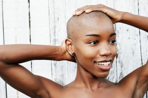 Beautiful Black Woman With Gray Hair - Essence Tips For Black Women, Alopecia Hair Growth, Hair Growth Journey, Baldness Solutions, Alopecia Hairstyles, Traction Alopecia, Bald Head Women, Natural Hair Movement, Going Bald