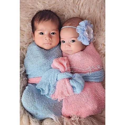 Newborn Twin Photos, Twin Baby Photography, Twin Baby Photos, Twin Photography, Twin Baby Girls, Baby Pictures Newborn, Newborn Baby Photoshoot, Cute Twins