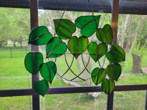 Piece constructed using copper foiling technique, layering the leaves and using coated copper wire. Plant Stained Glass Patterns, Stain Glass Propagation, Stained Glass Ivy Leaves, Stained Glass Fern Leaves, Stained Glass Hanging Plant, Stained Glass Hanging, Hanging Vases, Pothos Plant, Hanging Basket