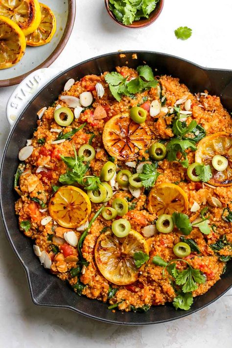 One Pot Moroccan Quinoa - Dishing Out Health Moroccan Quinoa, Mediterranean Food, Free Meal, Moroccan Food, Vegetarian Meals, Quinoa Recipes, Idee Pasto Sano, Plant Powered, Vegan Dinners