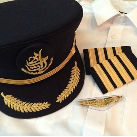 Emirates Pilot, Pilots Quotes Aviation, Future Pilot, Pilot Career, Ugly Love Colleen Hoover, Pilot Quotes, Pilot Uniform, Hoover Books, Avion Rc