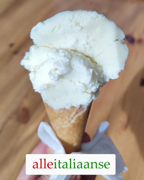 Pear ice cream 🍨🍐 Original Italian gelato recipe Italian Ice Cream Recipe, Limoncello Ice Cream, Italian Gelato Recipe, Lemon Sorbet Recipe, Pear Ice Cream, Homemade Sorbet, Gelato Flavors, Italian Gelato, Artisan Ice Cream