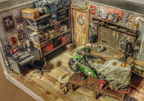 Motorcycle Diorama, Miniature Motorcycle, Miniature Garage, Mini Shed, Diy Sharpie Crafts, Diorama Project, Garage Diorama, Diorama Art, Clothing Rack Bedroom