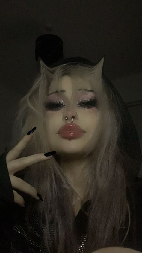 Edgy Girls, Punk Makeup, Alt Makeup, Graphic Makeup, Swag Makeup, Type Shi, Alt Girls, Alternative Makeup, Ethereal Makeup