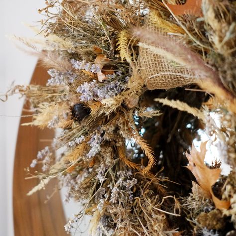 🍂✨ Handmade Fall Wreath Using Dried Flowers ✨🍂 Here’s my latest DIY creation—a cozy, autumn-inspired wreath made with dried flowers and natural elements I’ve gathered over the season. 🧡 It’s the perfect way to bring the outdoors in and celebrate the beauty of fall! 🌿 DIY Tip: If you have old flowers around the house, don’t toss them! Repurpose them into a unique wreath like this one. Just add some burlap, twine, and leaves for that perfect rustic vibe. 🍁 📸 Swipe for more angles and details... Using Dried Flowers, Old Flowers, Unique Wreath, Autumn Inspired, Cozy Autumn, Fall Diy, Natural Elements, Autumn Inspiration, How To Make Wreaths