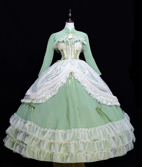 Ball Gown Green, Green Princess Dress, Gown Green, Long Ball Gown, Princess Vibes, Green Princess, Pretty Quinceanera Dresses, Space Outfit, Vintage Prom