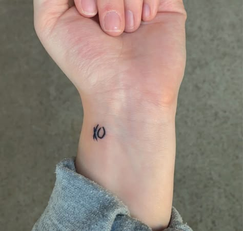 Weekend Tattoo Ideas, Weeknd Xo Tattoo, The Weeknd Inspired Tattoos, Xo Tattoo The Weeknd, The Weeknd Tattoo, Xo Tattoo, Colour Tattoo For Women, Omerta Tattoo, Wrist Tattoos For Guys