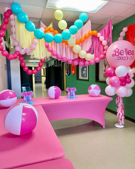 Balloon Garland On Tent, Linking Balloons Decoration, Balloons On Ceiling, Link Balloons, Sprinkles Birthday Party, Barbie Theme Party, Bridal Shower Balloons, Barbie Theme, Diy Balloon Decorations